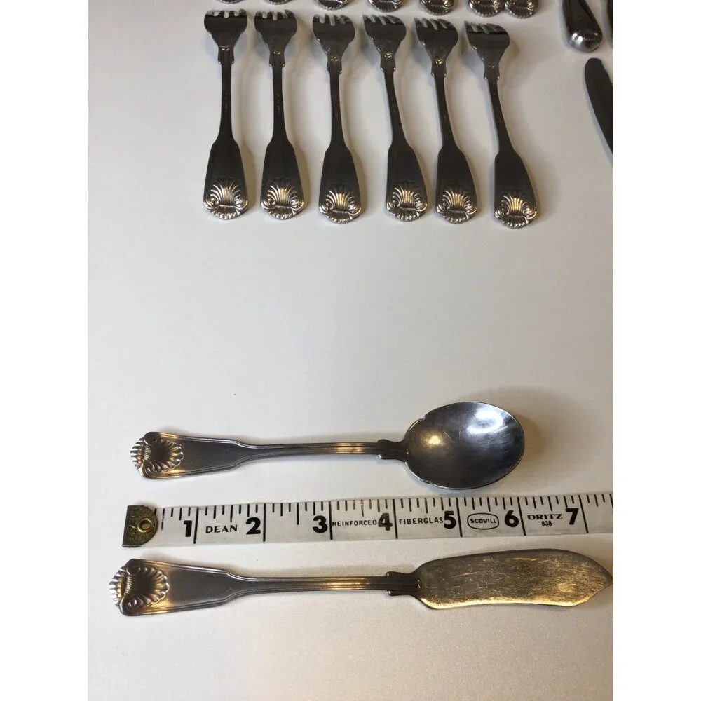 Towle 18/8 Stainless Flatware Forks Spoons Knives Serving 35 pieces Shell